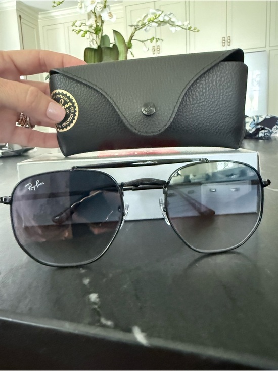 Marshall Ray-Ban Aviator Sunglasses - Black Frame with Gradient Gray Lenses main image 5